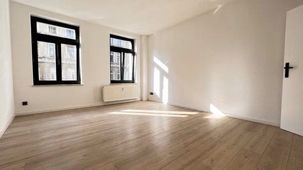 Teaser Bild einer Immobilie, die mit ThinkImmo gefunden wurde: Frisch sanierte 3-Zimmer Wohnung in Berlin-Mitte mit 2 Balkonen und zu einem Kaufpreis von 310.000 Euro. Die Fläche beträgt 71 m².