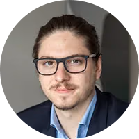 Porträt von Philipp Derichs, Senior Desk Finanzierungsberater in der Interhyp-Niederlassung Stuttgart