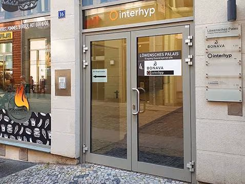 Außenansicht der Interhyp Geschäftsstelle Stralsund, Ossenreyerstraße 16