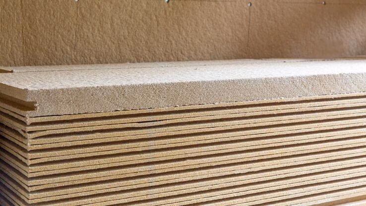 Dämmplatten aus Hanf wurden aufgestapelt.