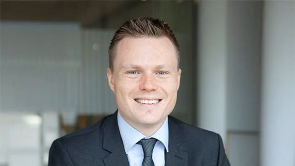 Porträtfoto von Jan Gerke, Senior Desk Finanzierungsberater bei Interhyp
