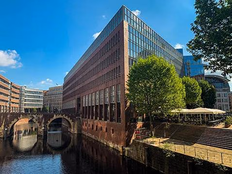 Außenansicht der Interhyp Niederlassung Hamburg, Stadthausbrücke 1-3