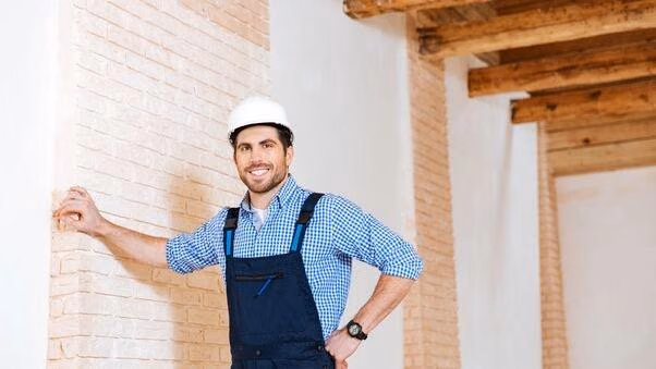 Ein Eigentümer baut sein Haus in Teilen selbst mit